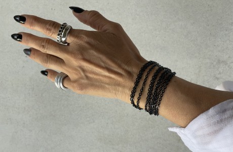 צמיד שכבות עדינות שחור