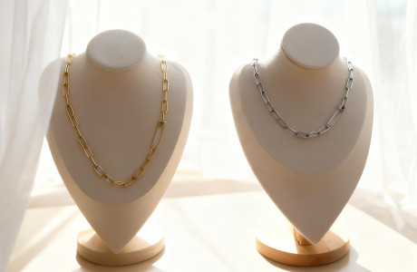 שרשרת אטבים סיכה משובצת