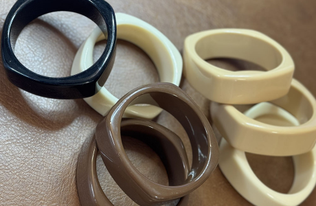 צמיד אקריל רחב