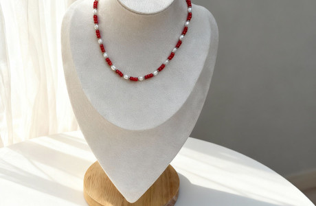 שרשרת חרוזים אדומים פנינה וזהב