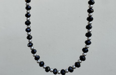 חדשה! שרשרת  חרוזי קריסטל וחרוזי סטיינלס סטיל מנצנצים בגוון מט