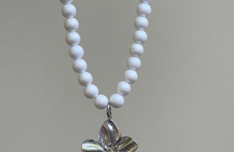 new! Shell necklace with perfect hematite beads
