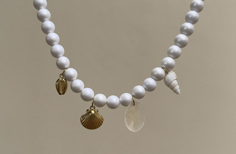 new! Shell necklace with perfect hematite beads