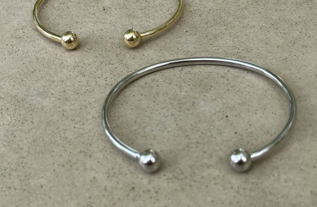 צמיד עיגולים פתוח בראס