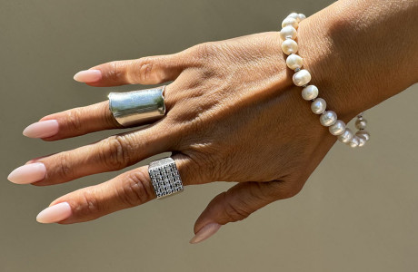 חדש! צמיד חרוזי צדף לבנים ונדירים