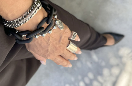 Black acrylic gourmet bracelet stunning!