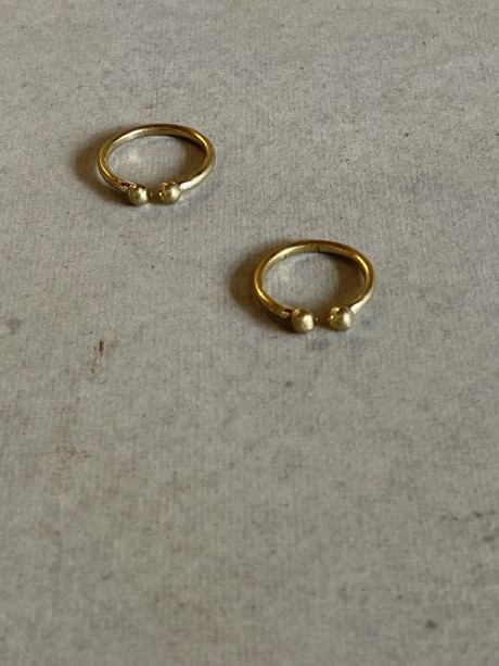 טבעת 2 כדורים עשוייה בראס , מאיה אהרוני 
