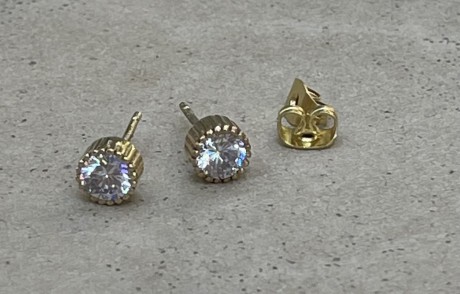 עגילים צמודים עשויים בראס , מאיה אהרוני תכשיטים