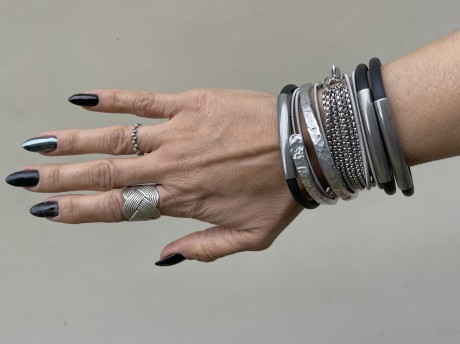 על הקמיצה טבעת עיגולים כסף מאיה אהרוני תכשיטים 