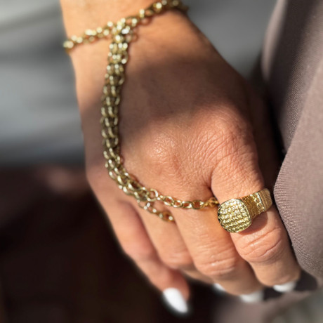 טבעת חותם מרוקעת ציפוי זהב 14 קארט 2 מיקרון