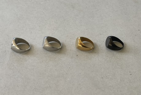 מימין לשמאל : גוון שחור ,גוון זהב ,  גוון כסף מט , גוון כסף מבריק מאיה אהרוני תכשיטים