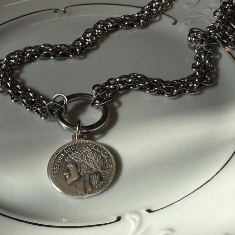 שרשרת לולאה מטבע גדול בכסוף