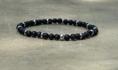 שים לב , זה הגודל הקטן של החרוזים , מאיה אהרוני תכשיטים