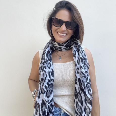 צעיף דק ארוך מנומר בגווני שחור לבן