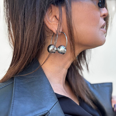  זוג עגילי חישוק כדור ענק בכסוף