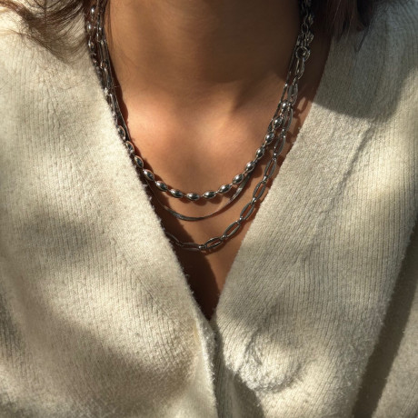 שרשרת כדורים אובלים בגוון כסוף כדורים בקוטר 6 מ"מ