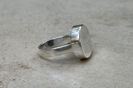 טבעת חותם עגולה , טבעת כסף עמידה במים , מאיה אהרוני תכשיטים 