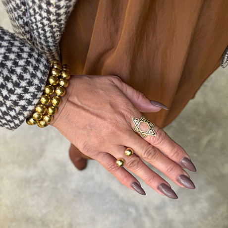 אני עונדת 2 צמידי חרוזים  בקוטר 10 מ"מ מושלמים!