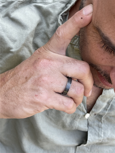 טבעת מושחרת עם דוגמא מאיה אהרוני תכשיטים