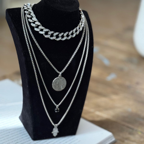 מסדרת לך צוואר סטייל לוהט