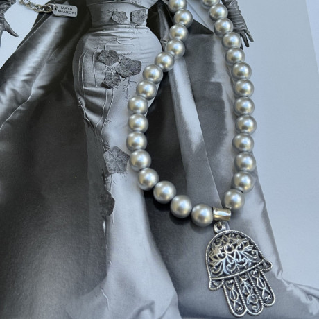 שרשרת חרוזי אקריל תליון חמסה 