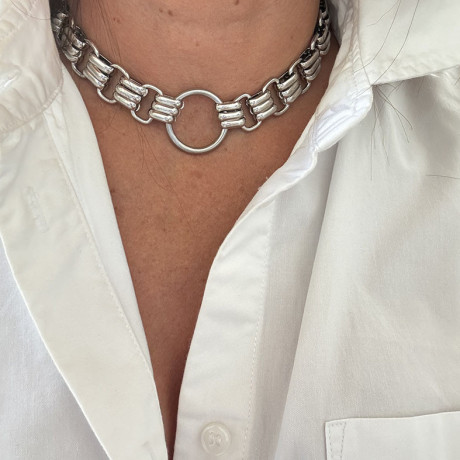 שרשרת לולאות משולשות עם לולאה גדולה מחברת